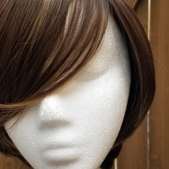 Short Brown With Highlights ☆ Fast Shipping ♡ - Picture 6 of 8